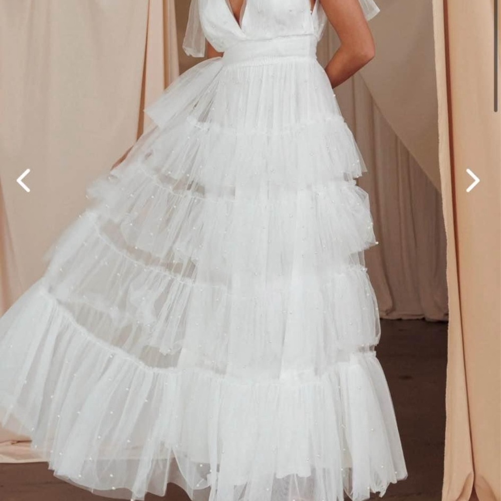 Selfie Leslie Pearl White Bow Shoulder Maxi Dress